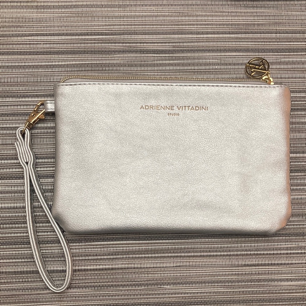 NWOT Adrienne Vittadini wallet